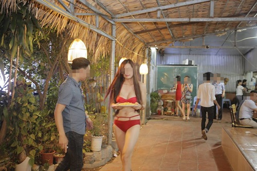 Hanoi Restaurant Faces Fine Over Bikini Clad Waitresses Tvts