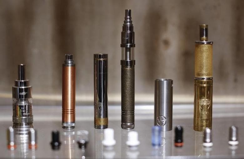 E-cigarettes are displayed in a shop in downtown Rome February 27, 2015. (Photo: Reuters)