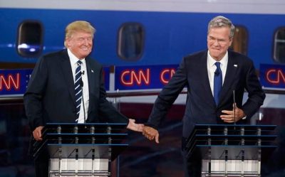 Jeb Bush (phải) cũng từng là ứng cử viên tổng thống của Đảng Cộng hòa trong vòng bầu cử sơ bộ năm nay. Photo Courtesy: Reuters