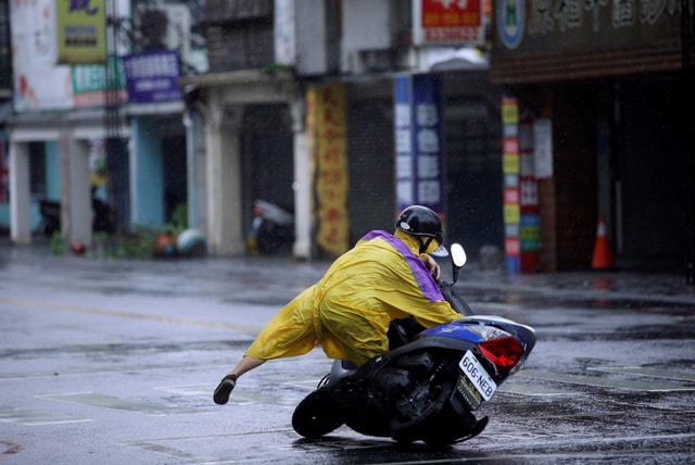 A motorcyclist falls along a road as Typhoon Megi hits Hualien, eastern Taiwan, September 27, 2016. (Photo: Reuters)