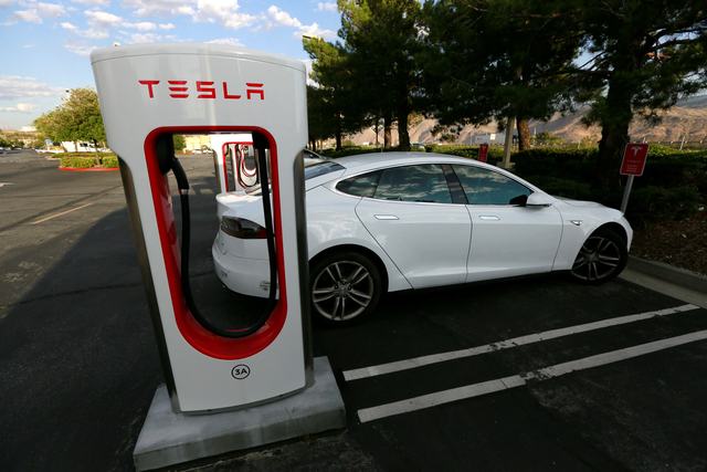 A Tesla Model S charges at a Tesla Supercharger station in Cabazon, California, U.S. May 18, 2016. (Photo: Reuters) 