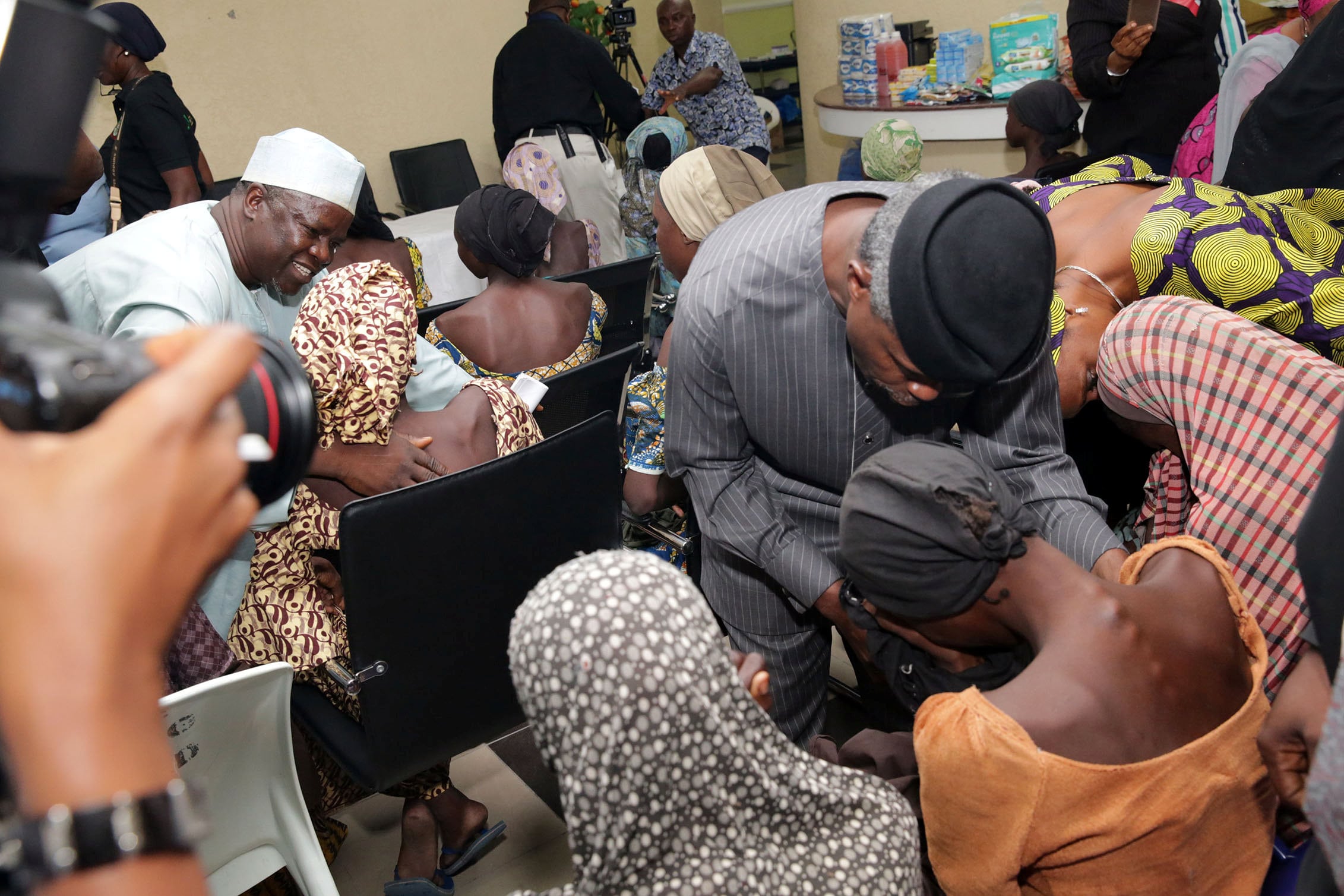 Some of the 21 Chibok school girls released are seen during a meeting with Nigeria's Vice President Yemi Osinbajo in Abuja, Nigeria, October 13, 2016. (Photo: Sunday Aghaeze/Special Assistant to Nigerian President Muhammadu Buhari/Handout via Reuters)