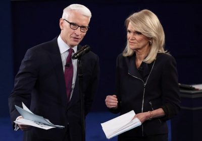 Hai điều phối viên cuộc tranh luận Anderson Cooper (trái) và Martha Raddatz. Photo Courtesy: Reuters
