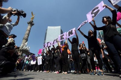 Người biểu tình ở Argentina. Photo Courtesy: Reuters