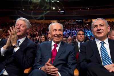 Ông Shimon Peres (giữa) và cùng ông Bill Clinton (trái) và Thủ tướng Benjamin Netanyahu hồi tháng 6 năm 2013. Photo Courtesy: Reuters