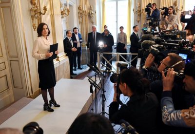 Bà Sara Danils, người phát ngôn của Viện Hàn lâm, thông báo người nhận giải Nobel Văn chương hôm 13.10 ở Thụy Điển. Photo Courtesy: Reuters