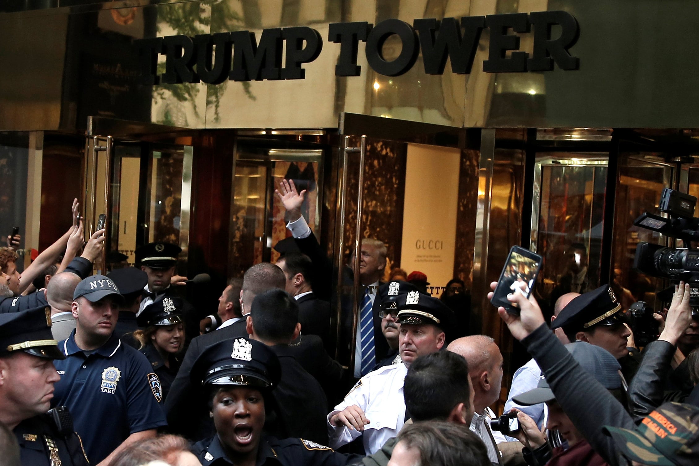 Republican presidential nominee Donald Trump waves to supporters outside the front door of Trump Tower where he lives in the Manhattan borough of New York, U.S., October 8, 2016.  (Photo: Reuters)