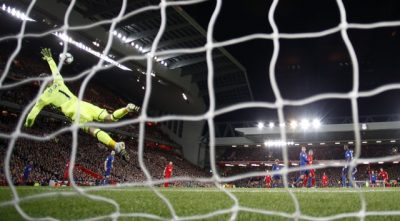 Thủ thành De Gea đã có một trận đấu xuất thần khi giúp Man Utd cản phá hai bàn thua trông thấy của đội mình. Photo Courtesy: Reuters