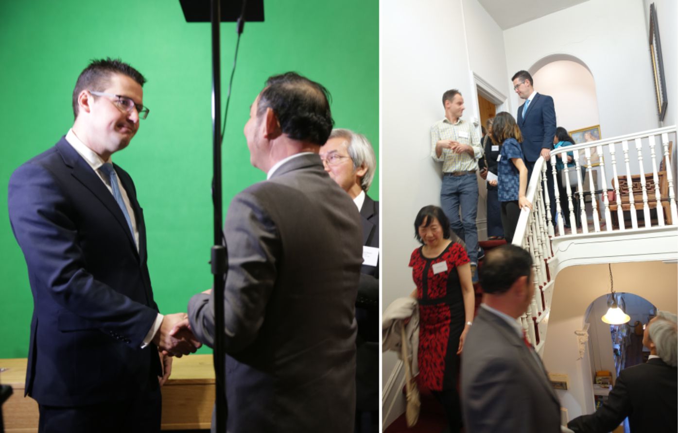 Thượng nghị sĩ Seselja bắt tay Bác sĩ Phạm Phúc Nhân và sau đó rời studio để bắt đầu buổi ra mắt television online của TiVi Tuần-san