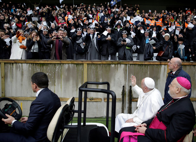 Pope Francis waves as he arrives to lead a Holy Mass at the Swedbank Stadion in Malmo, Sweden, November 1, 2016.(Photo: Reuters/ Max Rossi)