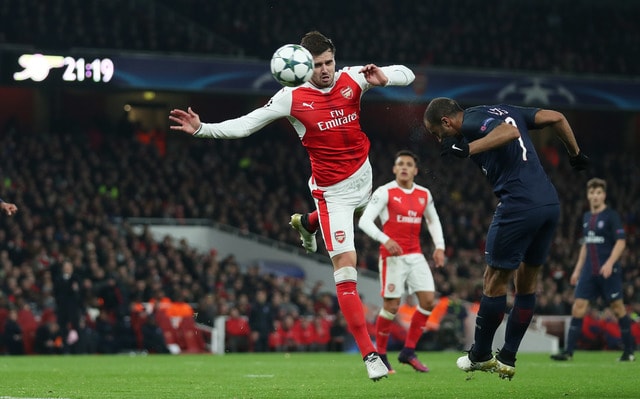 Pha đánh đầu ghi bàn gỡ hòa 2-2 của Lucas Moura. Photo Courtesy: Reuters