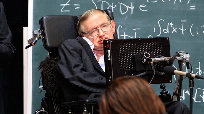 Stephen Hawking, nhà vật lý, lý thuyết thiên tài người Mỹ, cho rằng nhân loại nên nhanh chóng tìm kiếm hành tinh mới để thay thế trái đất. Photo Courtesy: Reuters