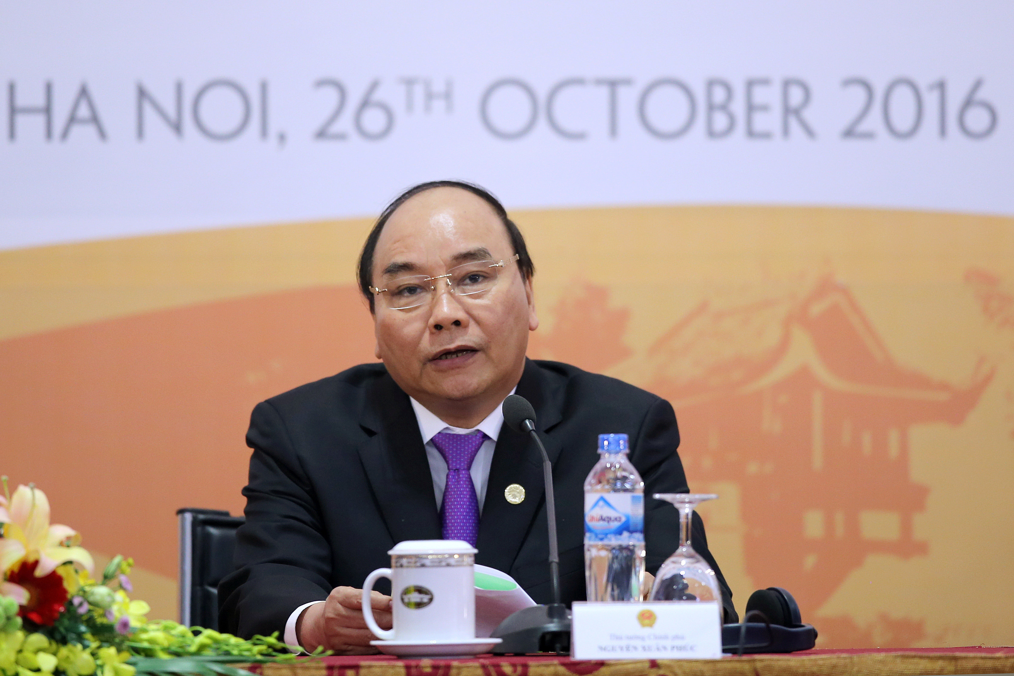 Vietnam's Prime Minister Nguyen Xuan Phuc speaks during a news conference after the 8th Cambodia-Laos-Myanmar-Vietnam Summit (CLMV-8) and the 7th Ayeyawady-Chao Phraya-Mekong Economic Cooperation Strategy Summit (ACMECS-7) in Hanoi, Vietnam October 26, 2016. (Photo: Reuters)