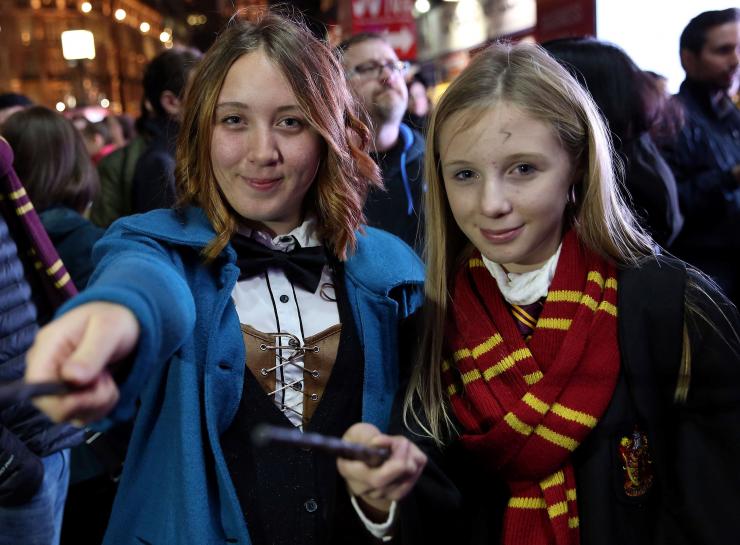 People gather for a global fan event to preview the film "Fantastic Beasts and Where to Find Them" at Cineworld IMAX at Leicester Square in London, Britain October 13, 2016. (Photo: Reuters)