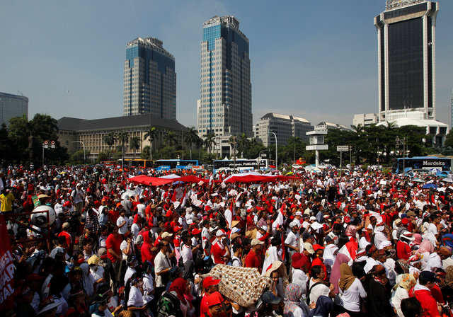 People take part in a rally against what they see as growing racial and religious intolerance in the world's largest Muslim-majority country, in Jakarta, Indonesia November 19, 2016. (Photo: Reuters)