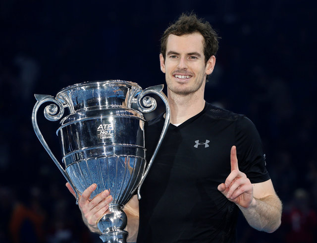 Great Britain's Andy Murray celebrates with the Year-End No. 1 Trophy (Photo:  Action Images via Reuters)