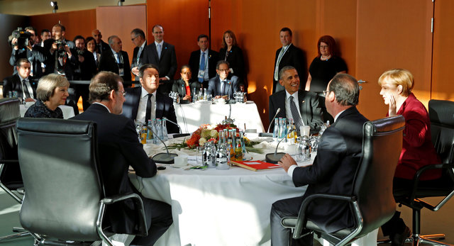 British Prime Minister Theresa May, Spanish Prime Minister Mariano Rajoy, Italian Prime Minister Matteo Renzi, U.S. President Barack Obama, French President Francois Hollande and German Chancellor Angela Merkel meet at the German Chancellery in Berlin, Germany November 18, 2016. (Photo: Reuters)