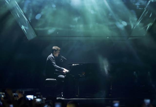 Shawn Mendes performs on stage at the 2016 MTV Europe Music Awards. (Photo: Reuters)