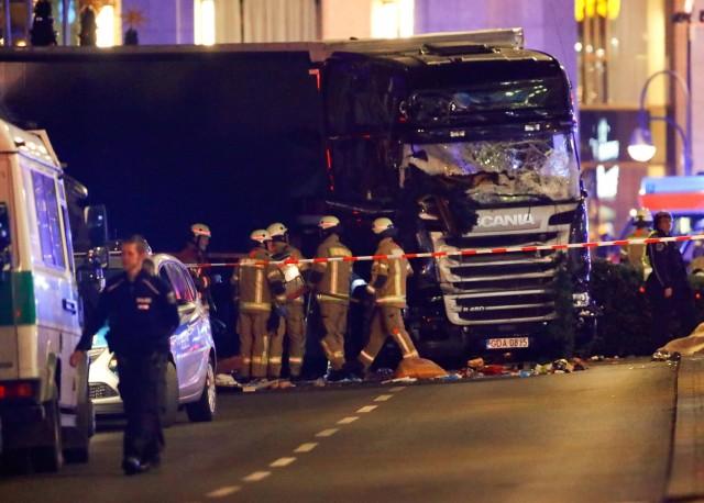 Crashed truck at a Christmas market on Breitscheidplatz Square in Berlin, 19 December 2016 (Photo: Reuters)