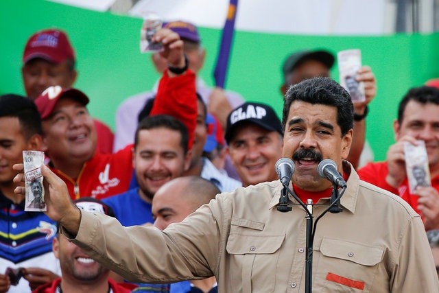 Tổng thống Venezuela Nicolas Maduro phát biểu trước các bộ trưởng tại Cung điện Miraflores, Caracas ngày 17.12. Photo Courtesy: Reuters