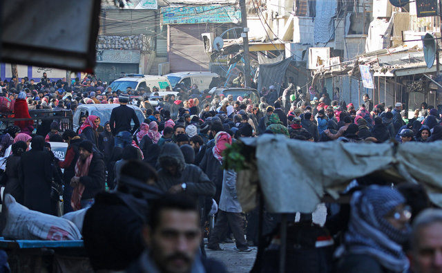People gather to be evacuated from al-Sukkari rebel-held sector of eastern Aleppo, Syria. (Photo: Reuters)