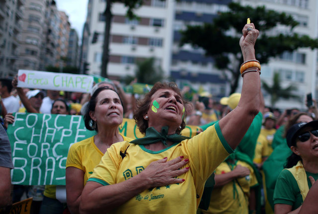 A demonstrator yells slogans during a protest against corruption at the Copacabana beach in Rio de Janeiro, Brazil, December 4, 2016. (Photo: Reuters)