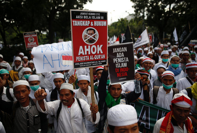 Indonesian Muslims attend a rally calling for the arrest of Jakarta's Governor Basuki Tjahaja Purnama, popularly known as Ahok, who is accused of insulting the Koran, in Jakarta, Indonesia December 2, 2016. (Photo: Reuters)