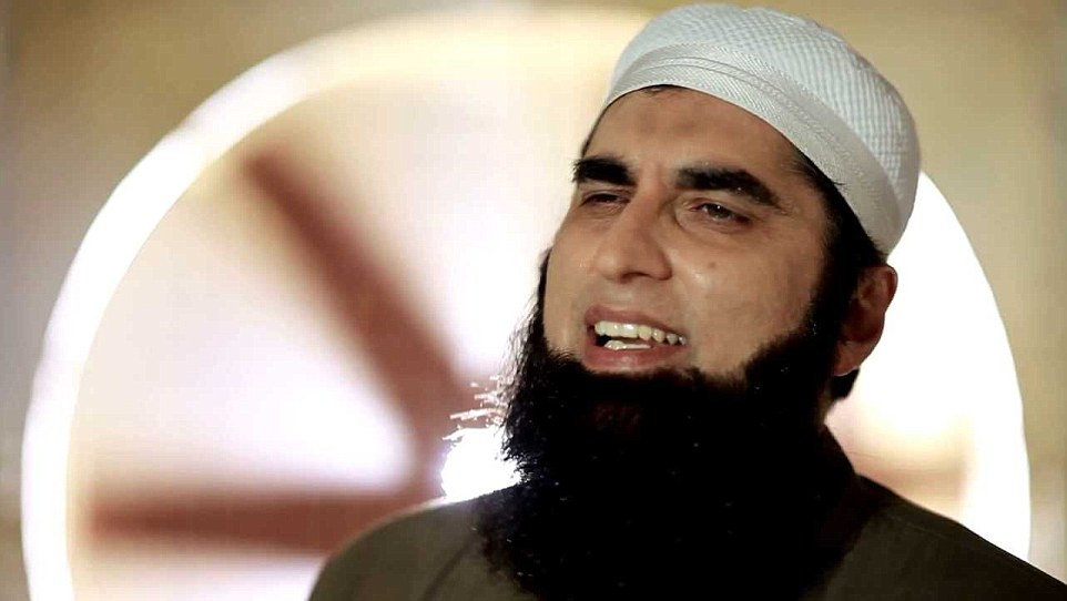 Ca sĩ nổi tiếng của Pakistan Junaid Jamshed cũng ở trên chiếc máy bay gặp nạn. Photo Courtesy: Dailymail.co.uk
