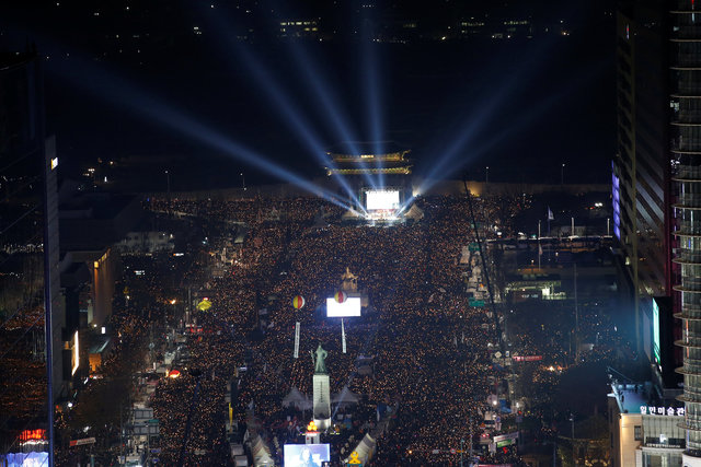 People attend a protest calling for South Korean President Park Geun-hye to step down in central Seoul, South Korea, December 3, 2016.  (Photo: Reuters)