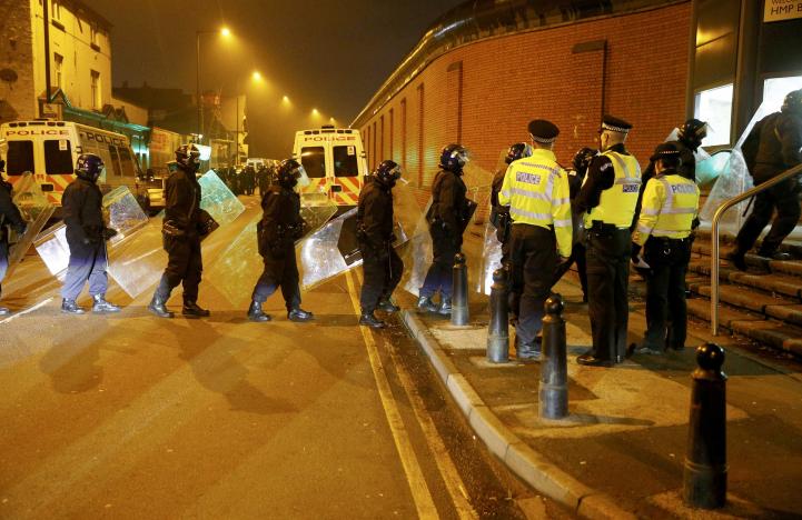 Police officers in riot gear enter Winson Green prison, run by security firm G4S, after a serious disturbance broke out, in Birmingham, Britain, December 16, 2016 (Photo: Reuters)
